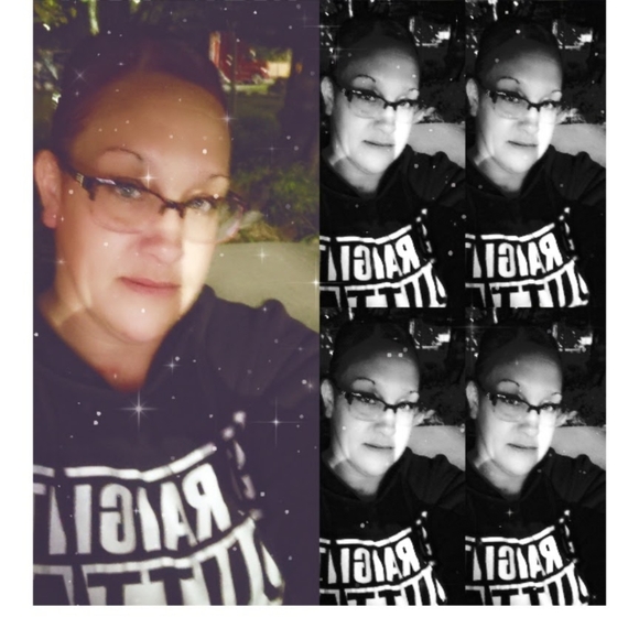 Meet your Posher, Christy - Picture 2 of 2